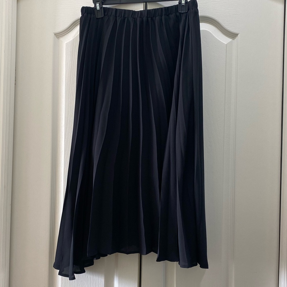 Islander Black Pleated Midi Skirt‎